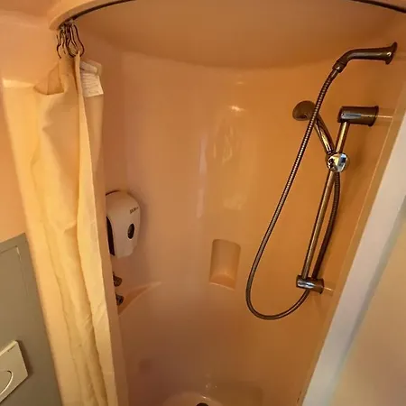 Hotel Premiere Classe / *