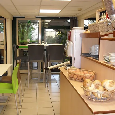 Premiere Classe / Hotel *