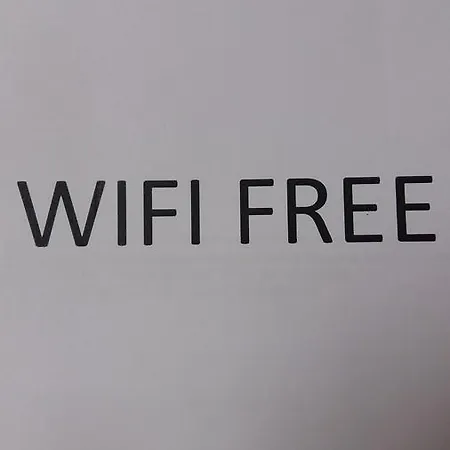 Hotel Premiere Classe / *