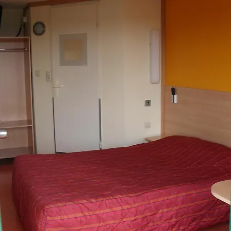 Hotel Premiere Classe / *