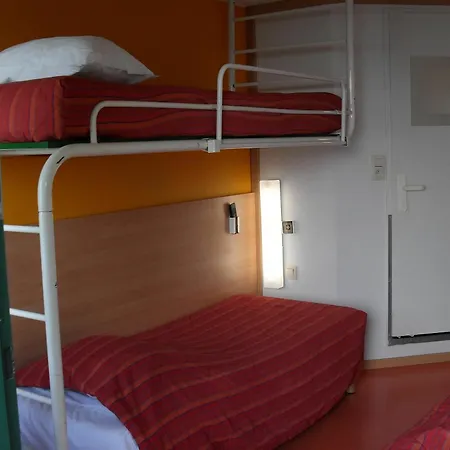 Hotel Premiere Classe / *