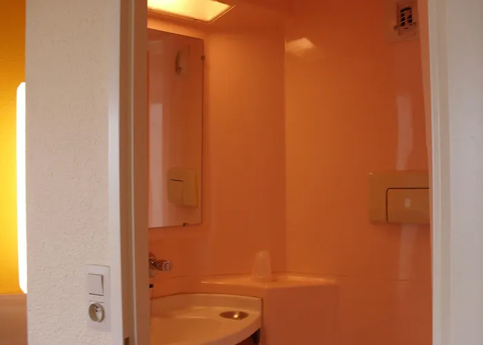 Hotell Premiere Classe / *