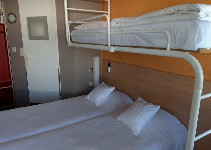 Hotell Premiere Classe / *